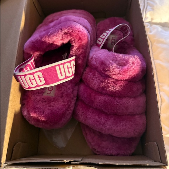 UGG Women Fuchsia Fluffy Slippers